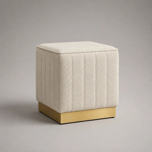 Quadratischer Sitzhocker und Fußhocker aus Polyester-Bouclé mit Edelstahl-Sockel, Creme/Gold, 45 × 45 × 47 cm